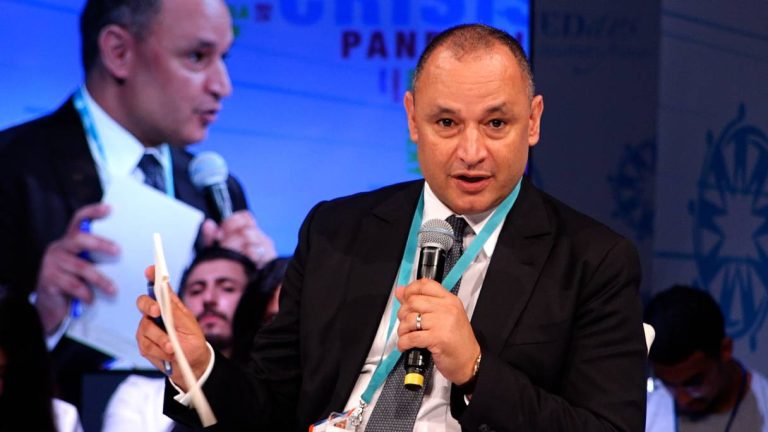 رياض مزور: "المغرب اختار بتوجيهات الملك الانتقال إلى السرعة القصوى في الطاقات المتجددة"