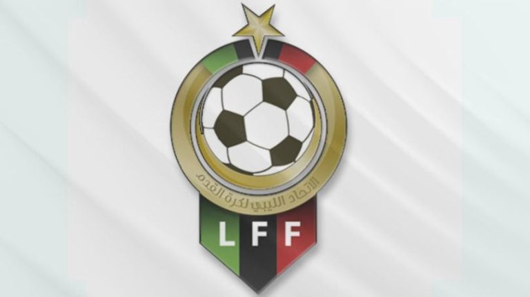 لـسنتين.. الاتحاد الليبي يوقف رئيس نادي أشهر مسدسا في وجه حكم