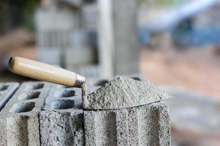 دعم السكن و إقبال المغاربة على اقتناء العقارات يضاعف أرباح المنعشين و شركات الإسمنت