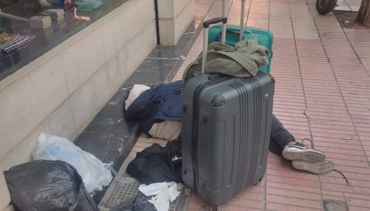 صورة سائحة " مشردة " بمراكش تهز أحاسيس فايسبوكيين