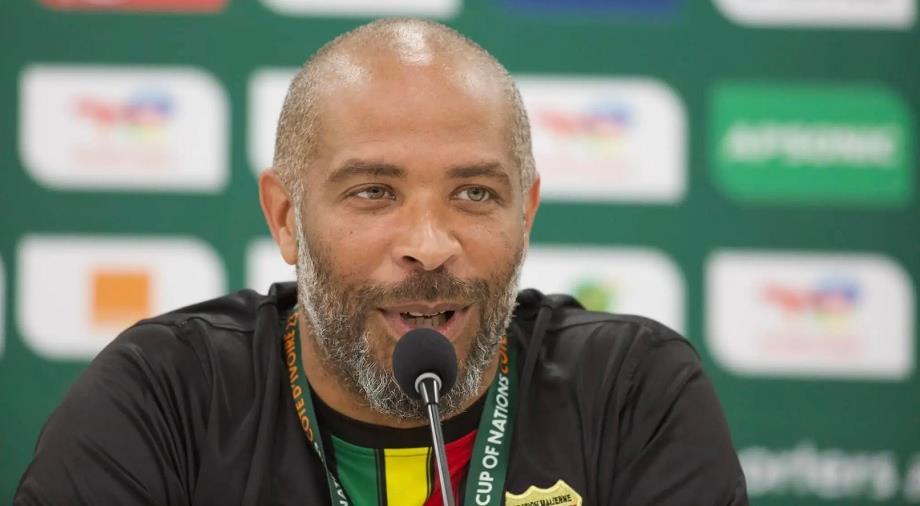الاتحاد المالي يقيل المدرب " إيريك شيل"