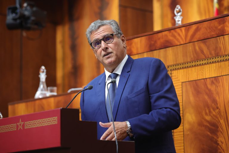 أخنوش من البرلمان: 61 مدينة مغربية أصبحت بدون صفيح