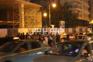 بالصور.. شخص يهدد بالانتحار من أعلى عمارة بطنجة