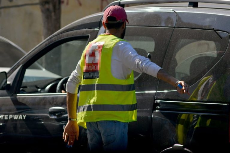 اكادير: اعتقال ستة من أصحاب "الجيليات الصفراء" بسبب ابتزازهم للسائقين