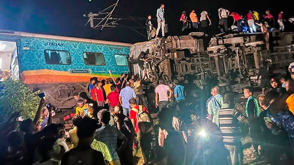116 قتيلا بحادثة تدافع مأساوية في الهند