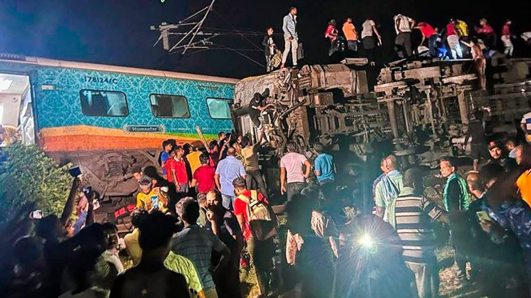 116 قتيلا بحادثة تدافع مأساوية في الهند