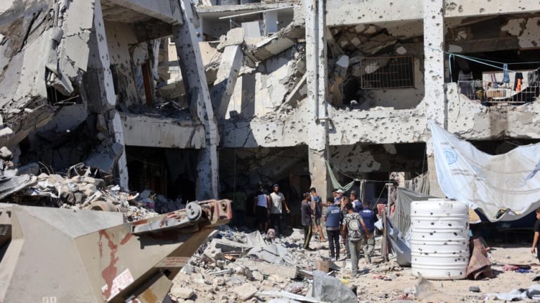مــ..ـقتل أزيد من 100 فلسطيني في قصف إسـ..ـرائيلي استهدف مدرسة بغزة
