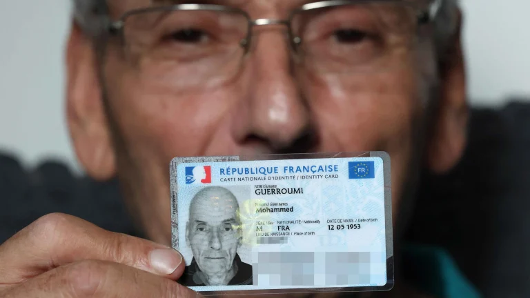 بعد 57 عاما.. جزائري يستعيد اسمه الحقيقي في فرنسا