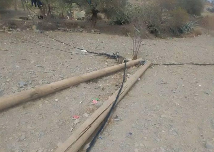 تازة.. أعمدة كهربائية متساقطة على الأرض تهدد حياة ساكنة
