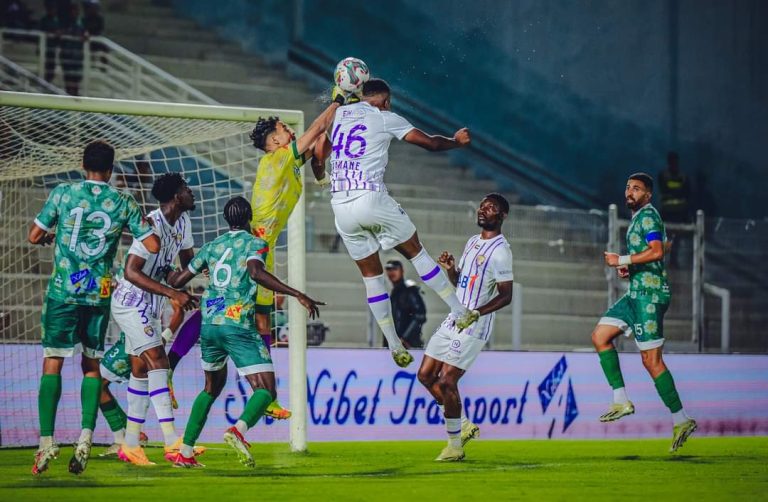 الرجاء يواجه العين بملعب العربي الزاولي و قناة الرياضية تنقل المباراة