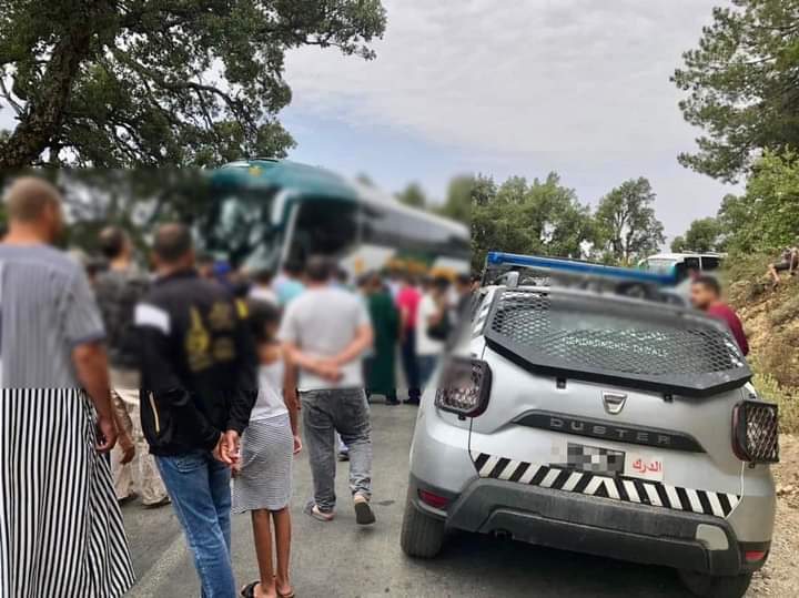 اصطدام سيارة بحافلة لنقل المسافرين نواحي شفشاون