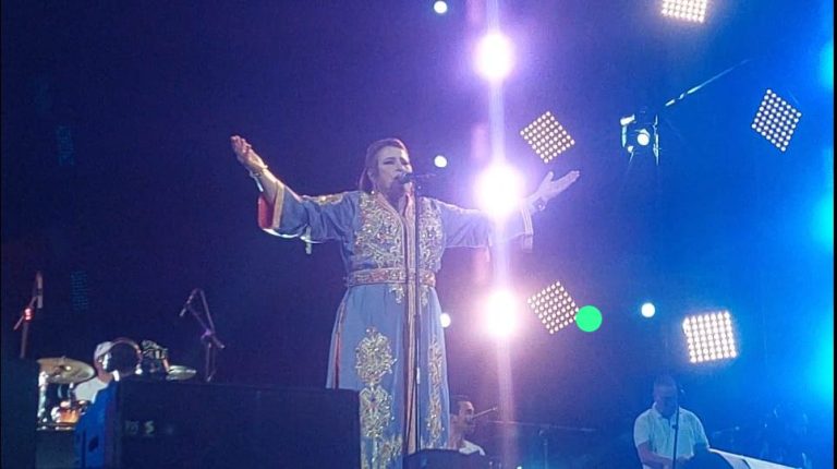 نجاة اعتابو تلهب حماس الجمهور بمهرجان إفران الدولي