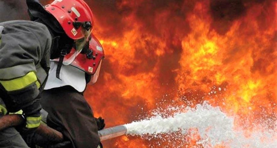 اندلاع حريق بفضاء خارجي للتخزين بمنطقة العصام في القنيطرة