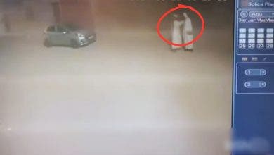 اعتـ.ـداء إمام جزائري على رجل مسن ومسؤول يُوضح (فيديو)