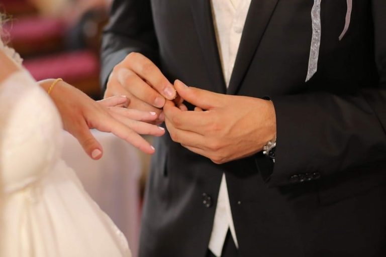 حفل زفاف غريب.. طلق زوجته في أول يوم وسط الحضور