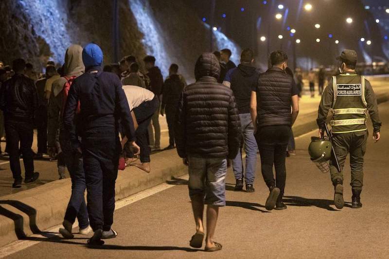 تطوان..تهم تلاحق العشرات من المهاجرين حاولوا اقتحام سبتة المحتلة