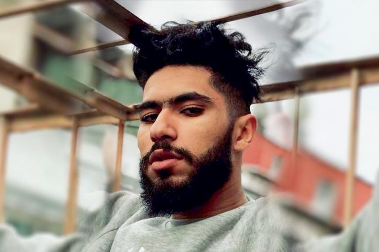 طوطو يصف نفسه ب"الصلكوط" ويؤكد:"لا أنتمي لأي حزب سياسي"