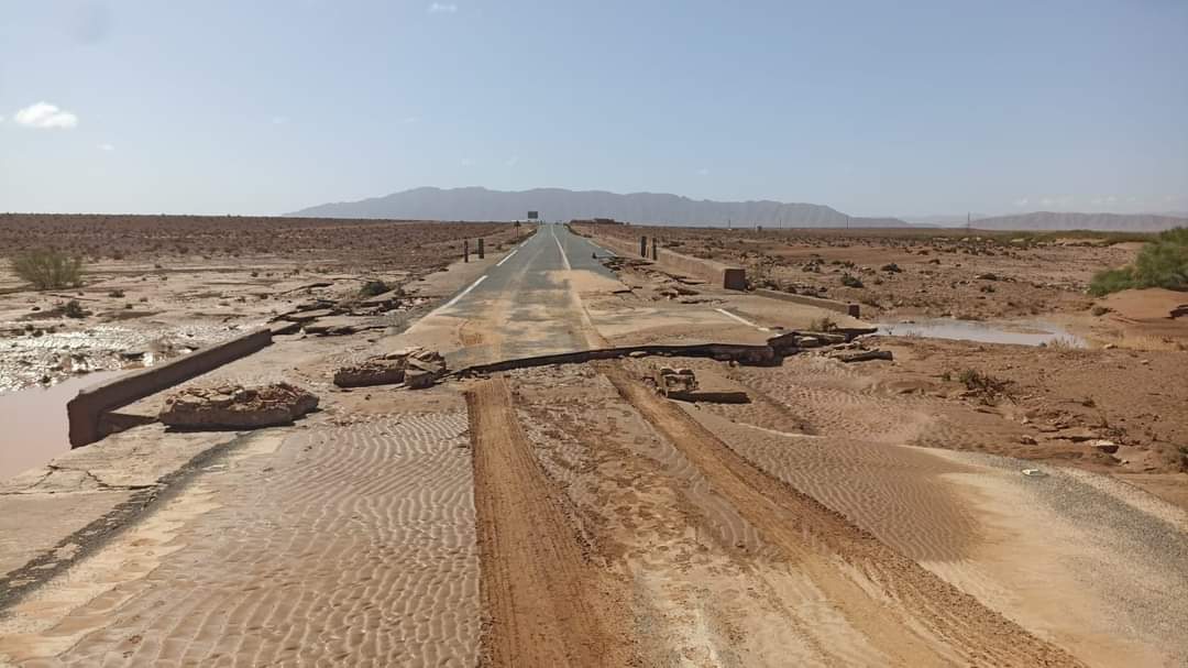 بسبب حمولة الأودية .. طرق مقطوعة بإقليمي فجيج وجرادة