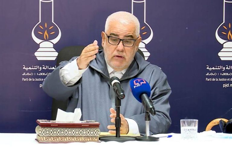 بنكيران يقصف "شبيبة حزبه" ويصفهم بـ "مراهقي سنان الحليب"