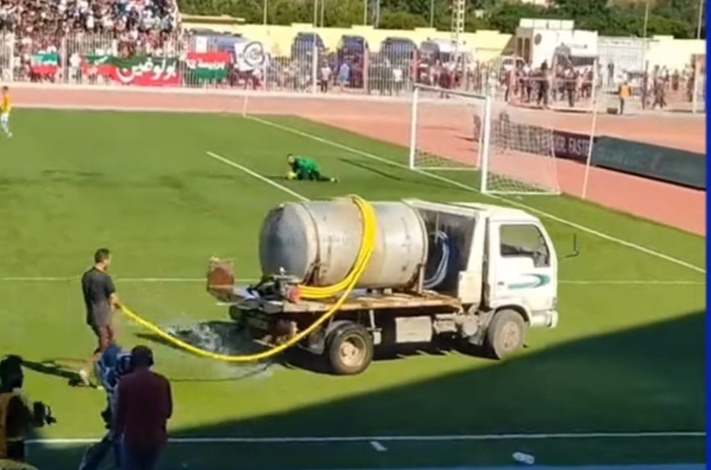 انتقادات لاذعة لاتحاد الجزائر بعد قرار لعب نصف مباريات البطولة فقط ب"الفار"