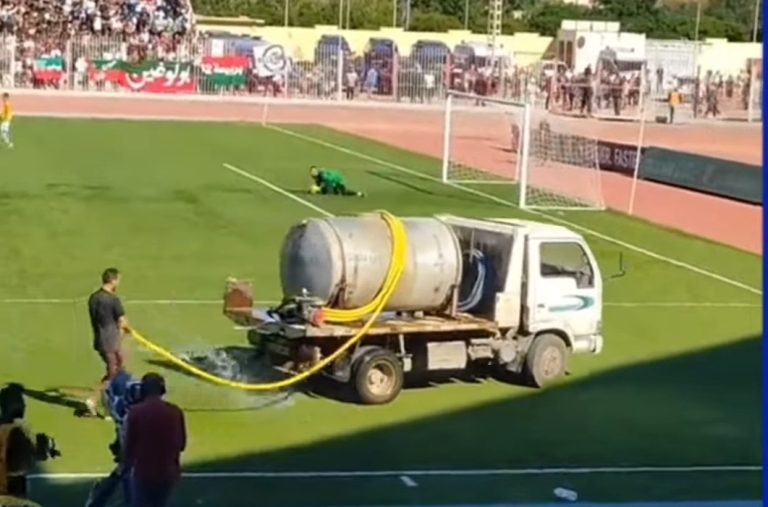 انتقادات لاذعة لاتحاد الجزائر بعد قرار لعب نصف مباريات البطولة فقط ب"الفار"