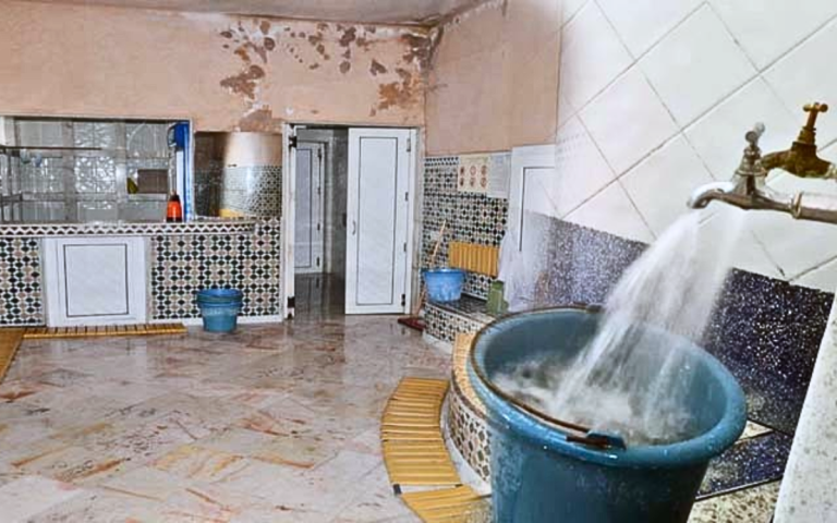 أرباب الحمامات و "الكسالة" يطالبون بتعويضهم عن خسائر الإغلاق الجزئي