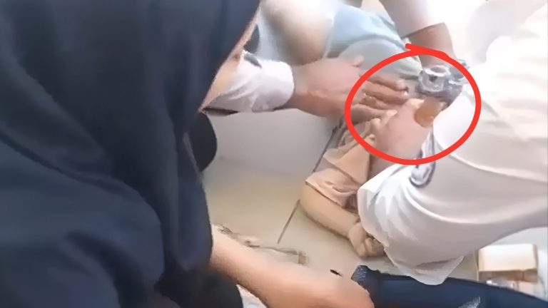 أشعل مواقع التواصل.. إنقاذ رضيع أصيب بسكتة قلبية (فيديو)