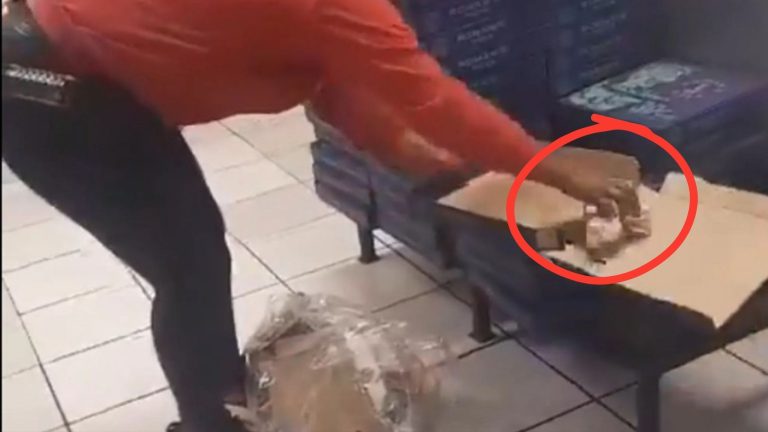 صادم.. موظفة في مطعم بيتزا تُشعل منصات التواصل بتصرفها (فيديو)