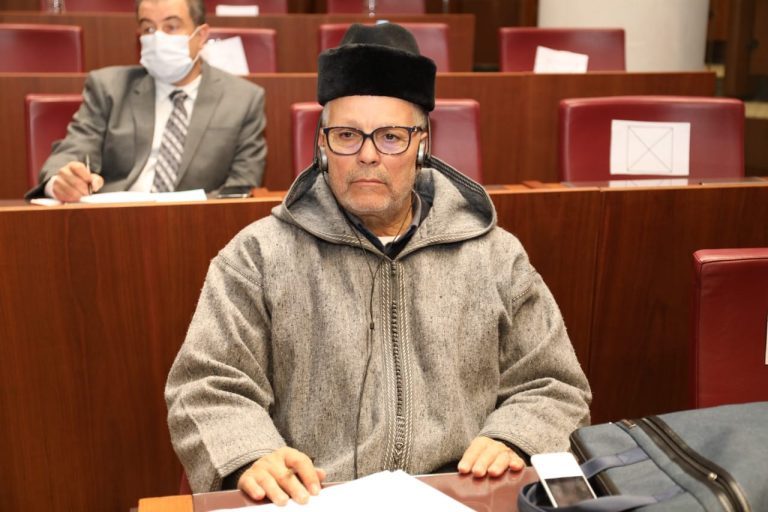 "السيمو" يتراجع عن وصف الكوفية الفلسطينية بـ”الشرويطة”