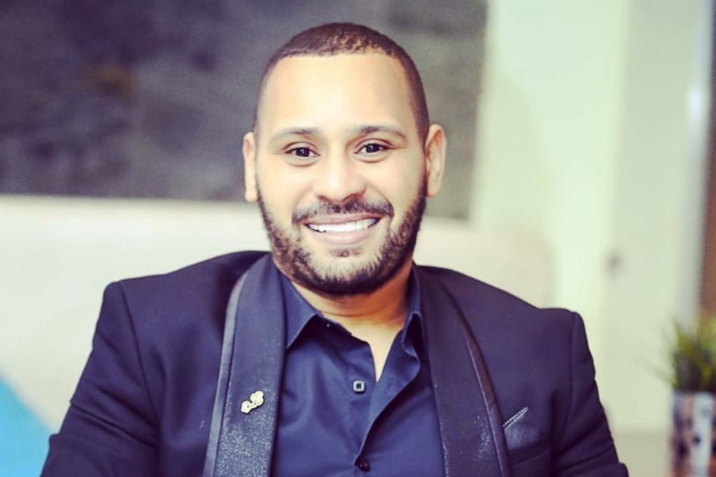 بسبب حذف أغنيته.. "يوتيوب" يغضب الفنان محمد ريفي (صور)
