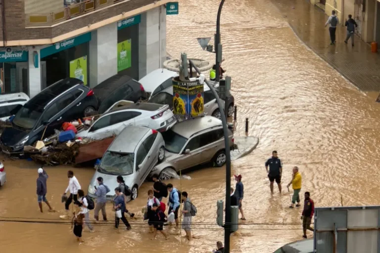 إسبانيا تنشر 7500 جندي في مناطق الفيضانات