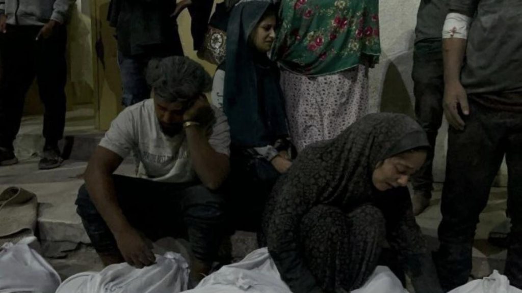 حرب غزة بيومها الـ380 .. تكثيف القصف وتشديد الحصار