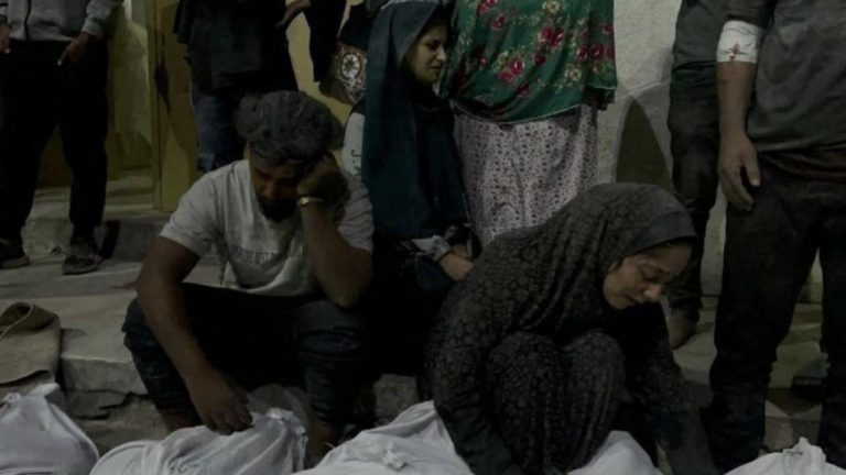 حرب غزة بيومها الـ380 .. تكثيف القصف وتشديد الحصار