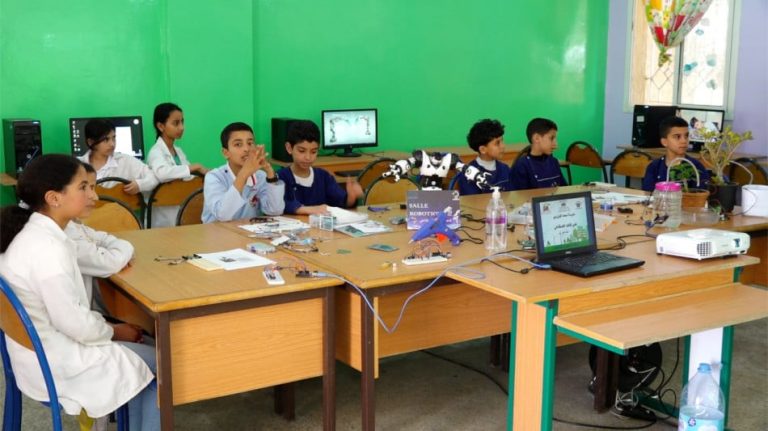 تزنيت : عدم توزيع حواسيب لمؤسسات " الريادة " يعطل التدريس الفعال