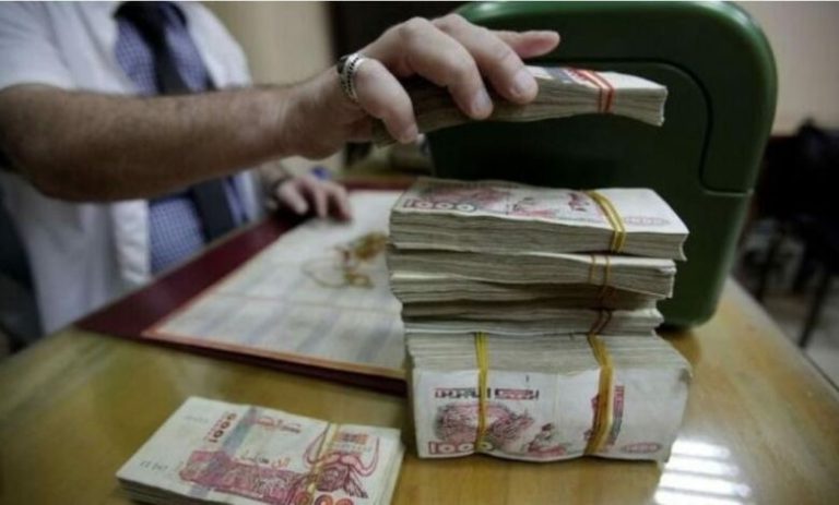 الرئيس الجزائري "تبون" مشغول بالزيارات والتضخم يهدد البلاد