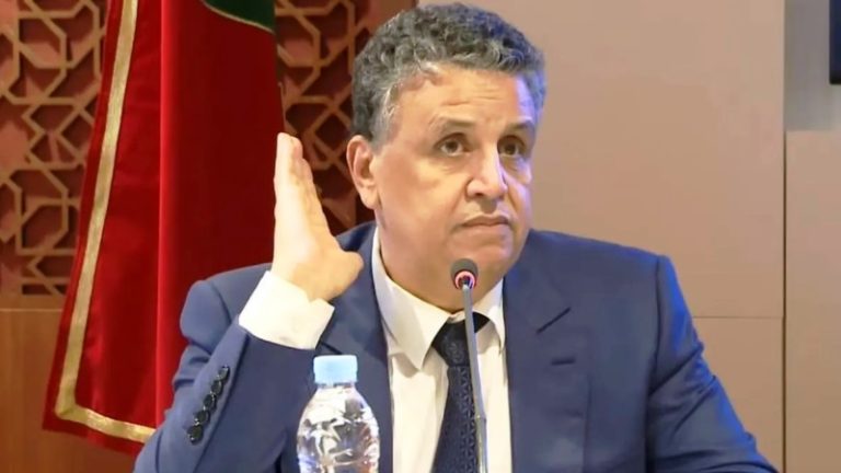 "كنعرف لون تقاشرك".. وهبي: "أنا ماشي روبو.. وأعتذر عن أخطائي"