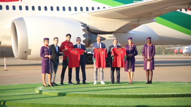 "لارام" وشركة التواصل موزايك تبهدل تقديم قميص المنتخب المغربي الجديد