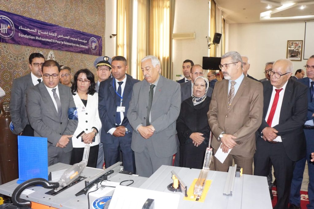 توزيع اليات مذرة للدخل على السجناء