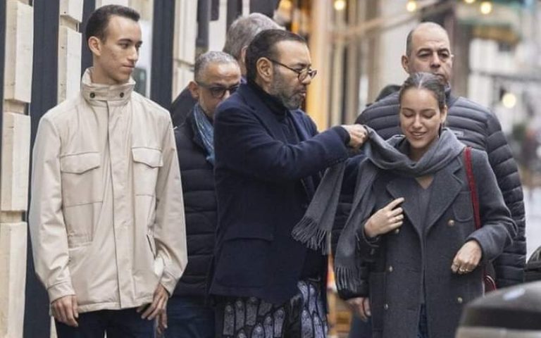 هو الملك والأب والصديق في الطريق " صور"