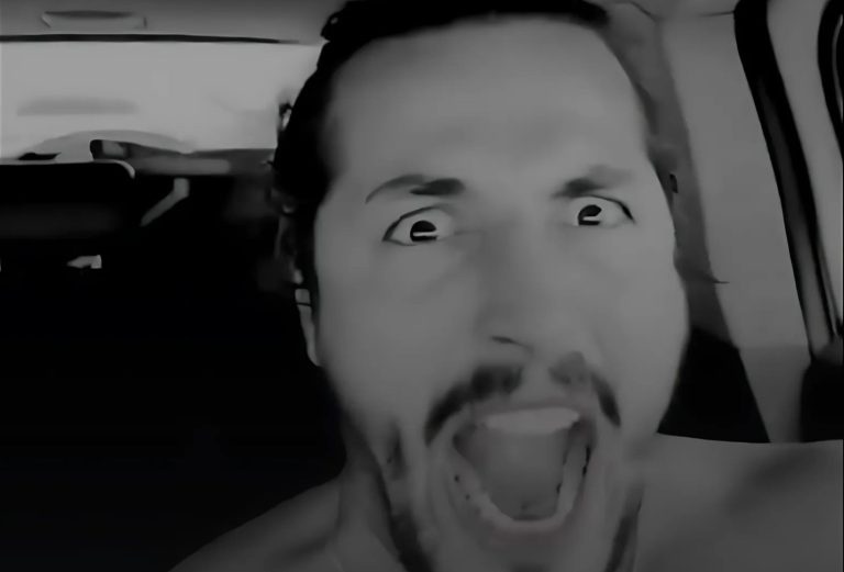 الممثل وعارض الأزياء الجزائري الشهير محمد رغيس