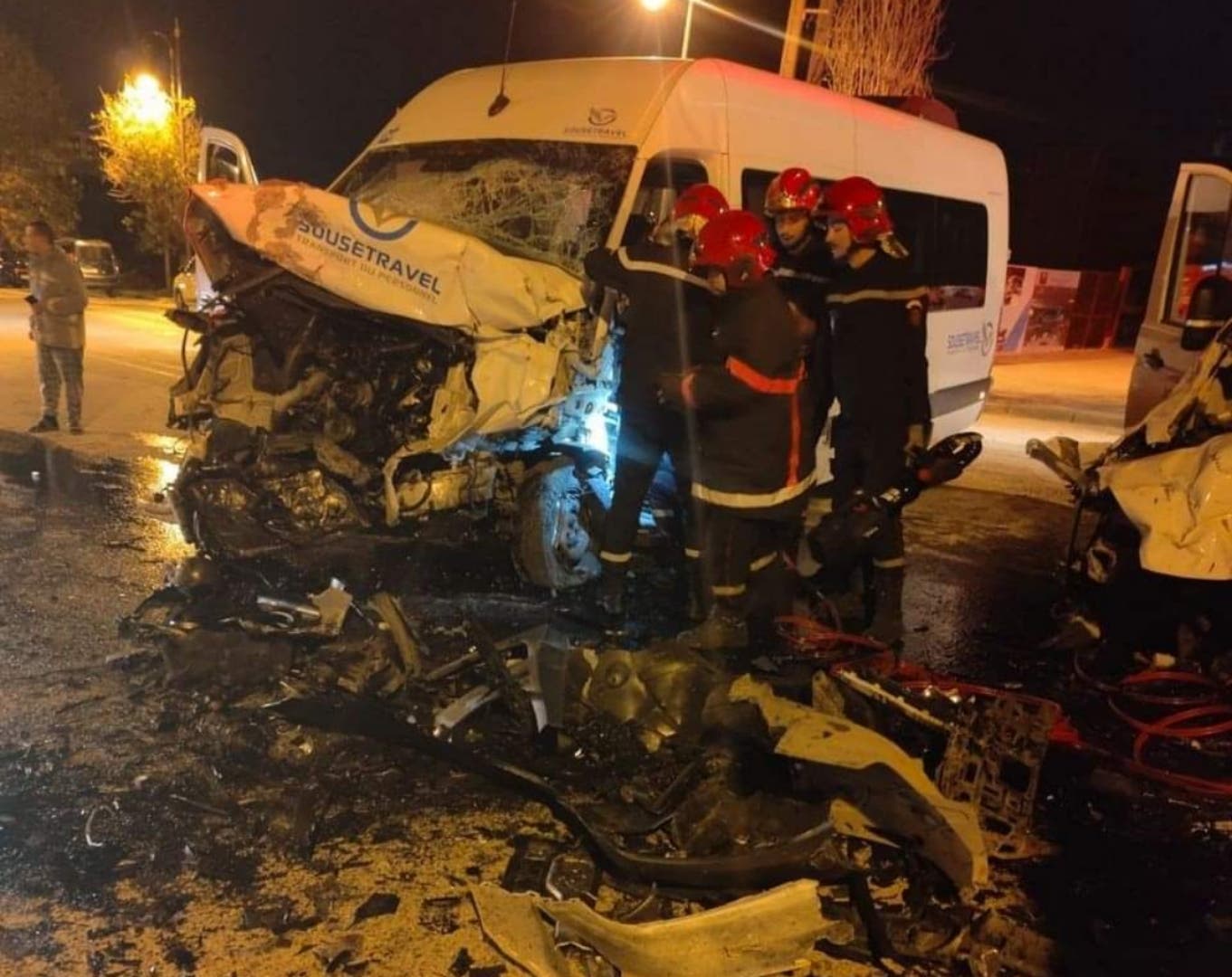 طنجة ..حادث مروع على طريق الحرارين جراء اصطدام حافلتين لنقل العمال(صورة)