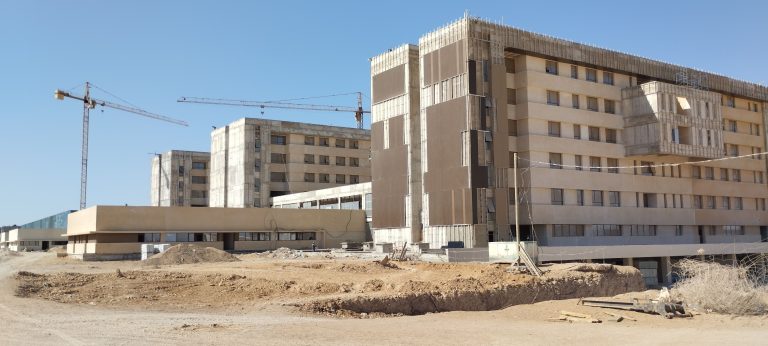 أشغال إنجاز المركز الاستشفائي الجامعي بالعيون