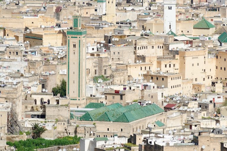 استعدادا للمونديال.. والي جهة فاس مكناس يفعل قرار توحيد صباغة الواجهات