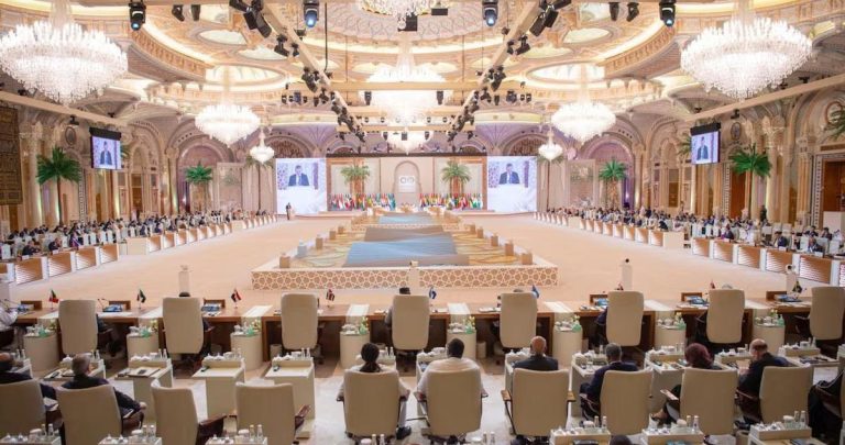 "قمة عربية" تؤكد دعمها لعمل لجنة القدس برئاسة الملك