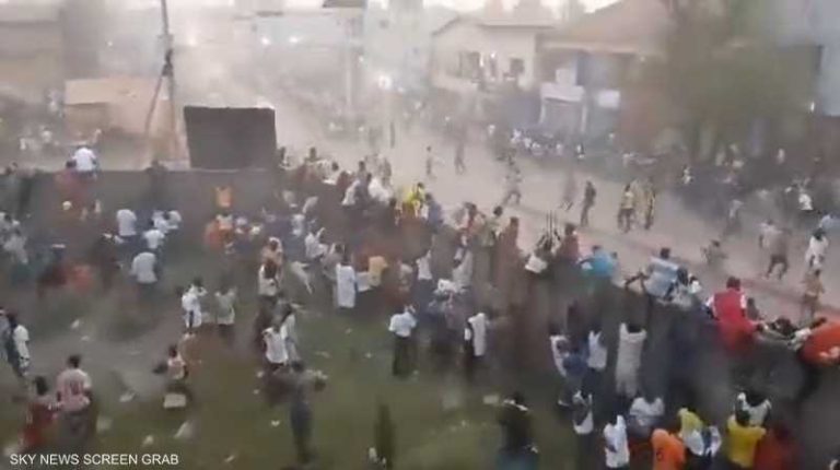 غينيا.. حوالي 100 قتيل جراء صدامات خلال مباراة لكرة القدم