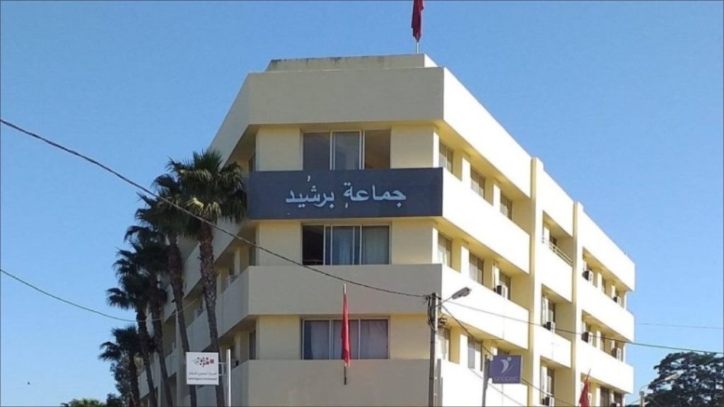 يحدث في برشيد.. هدم ملعب لكرة القدم لبناء مشروع "ماكدونالدز" مكانه