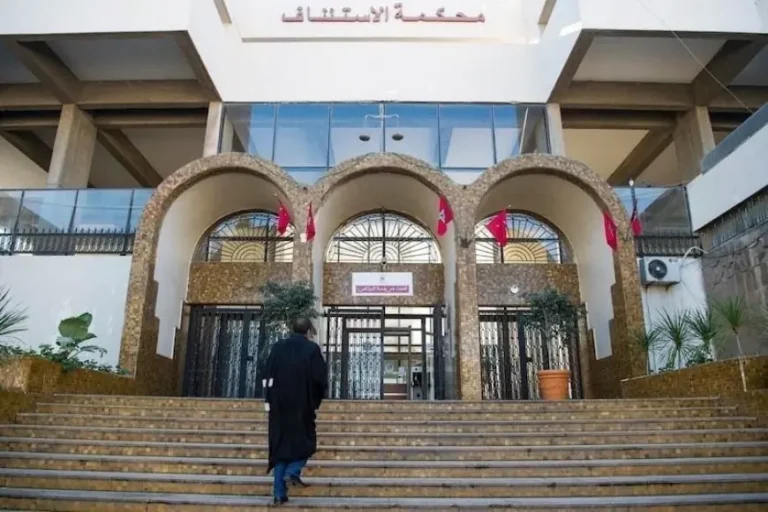الحكم على "ع بودريقة" والموثق بست سنوات نافذة في قضية السطو العقاري