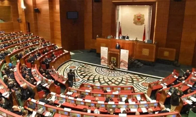 مجلس المستشارين يعزز الحكامة والشفافية من خلال التكوين الإداري