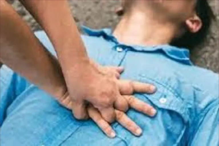 "أزمة قلبية" تنهي حياة رجل بالبيضاء ( صورة )