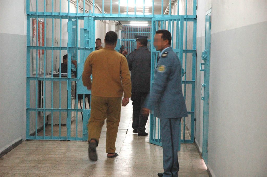 الجزائر ترحل سجناء مغاربة الى سجون اخرى في ظروف منحطة